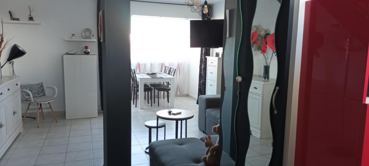 Apartament Le Queirele Le Lavandou Zewnętrze zdjęcie