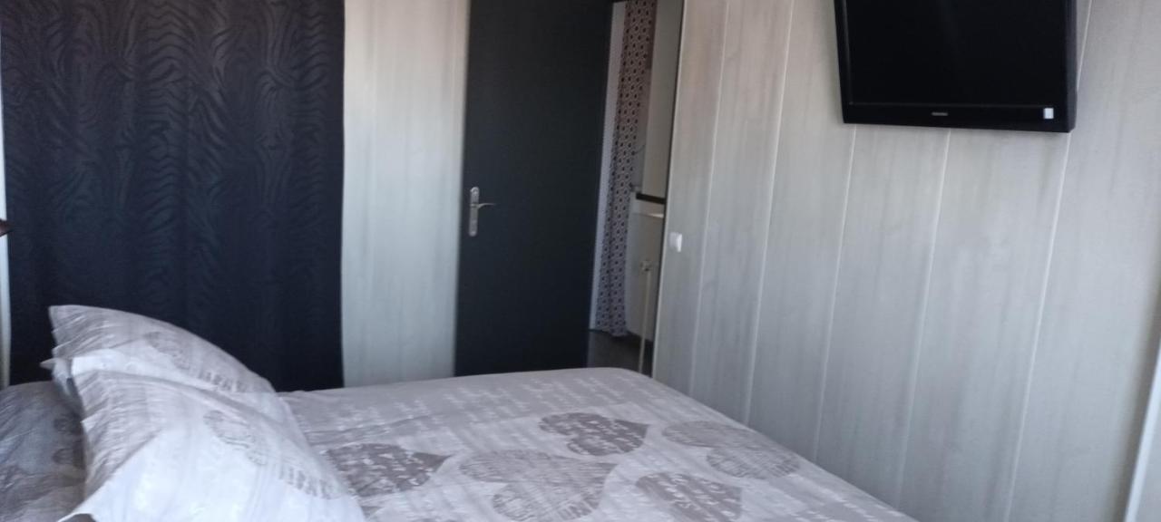 Apartament Le Queirele Le Lavandou Zewnętrze zdjęcie