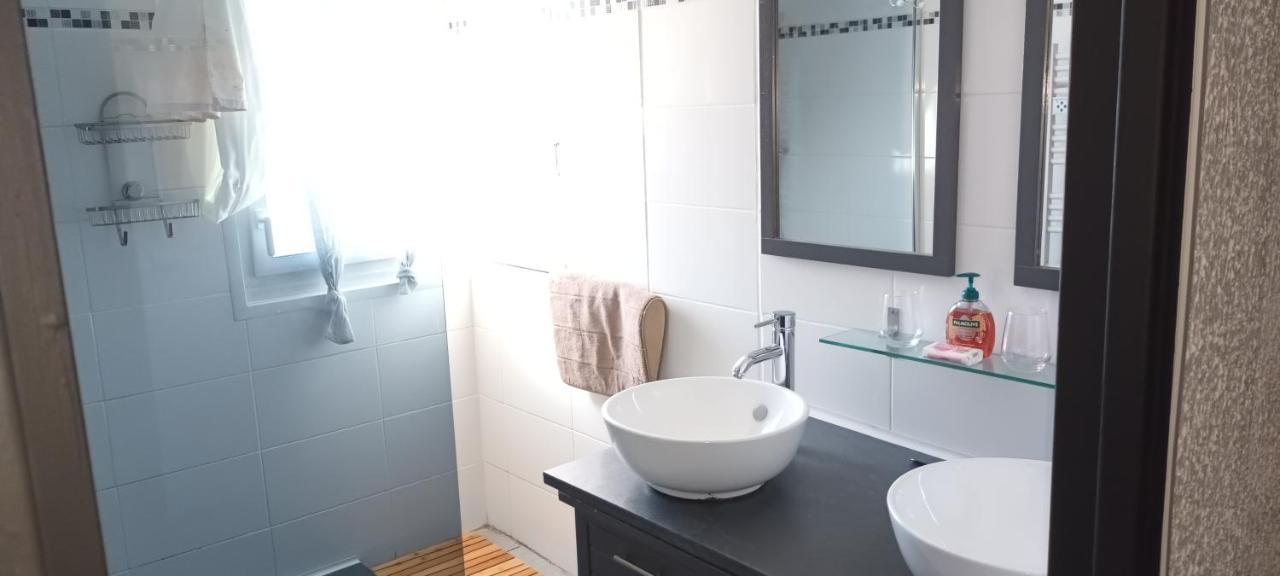 Apartament Le Queirele Le Lavandou Zewnętrze zdjęcie